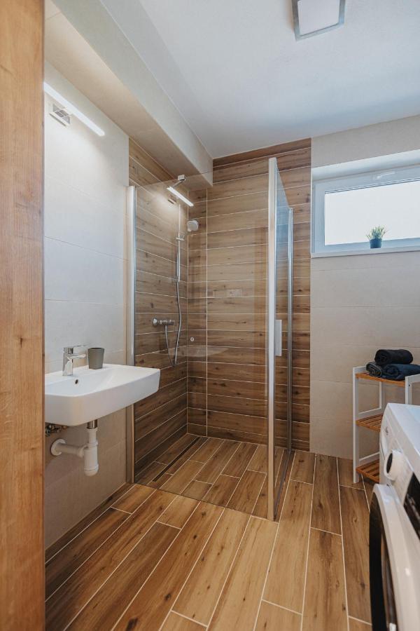 Apartmany U Skraba Besenova Bagian luar foto