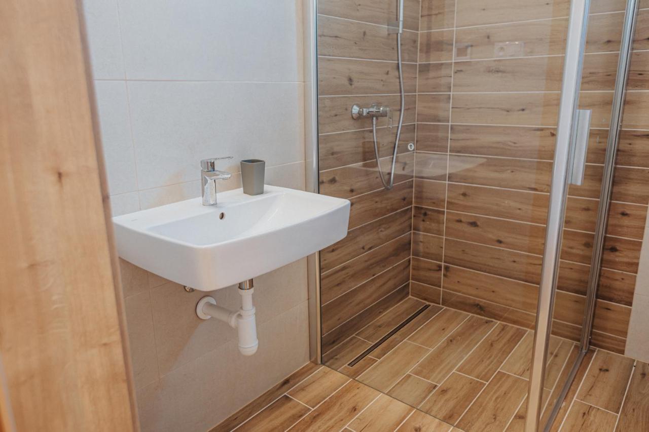 Apartmany U Skraba Besenova Bagian luar foto